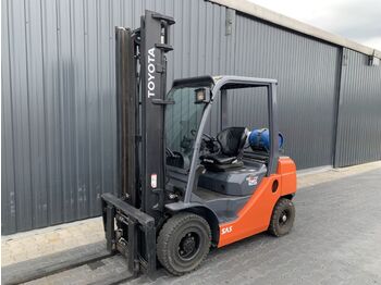  Toyota 8FGF25F - LPG forklift: picture 1