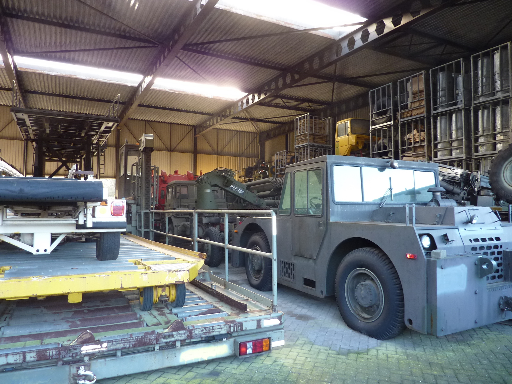 A.M. Hommeles B.V. - Trucks - Year: 2002, diesel undefined: picture 2