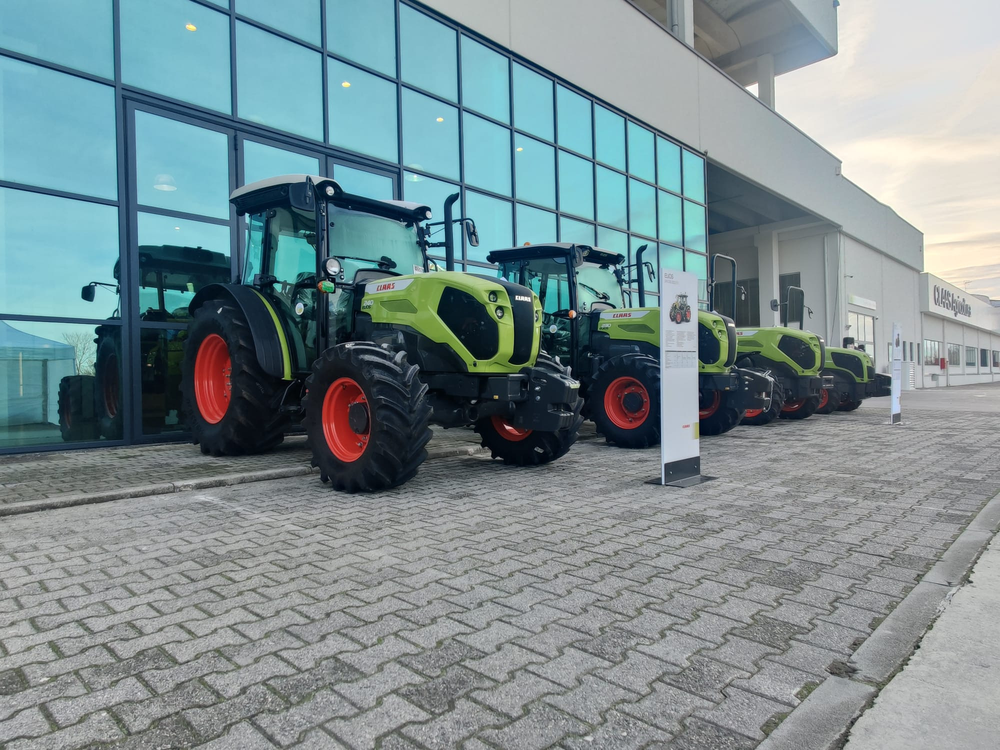 CLAAS Agricoltura S.r.l - Agricultural machinery JCB undefined: picture 4