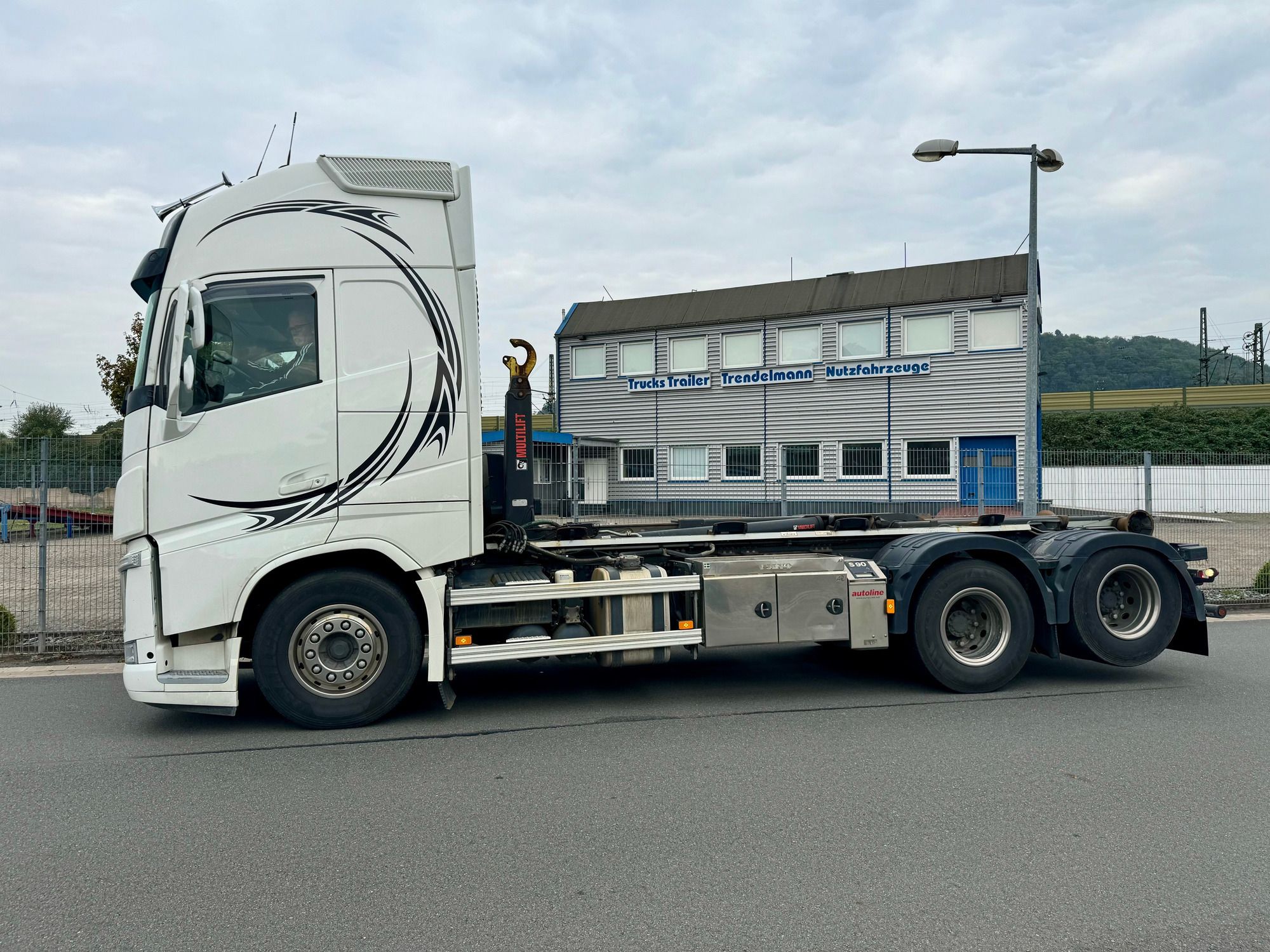 Annette Trendelmann Truck GmbH - vehicles for sale undefined: picture 11