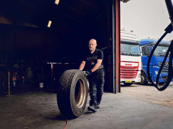 Hesselink Trucks B.V. - Tractor units DAF undefined: picture 4