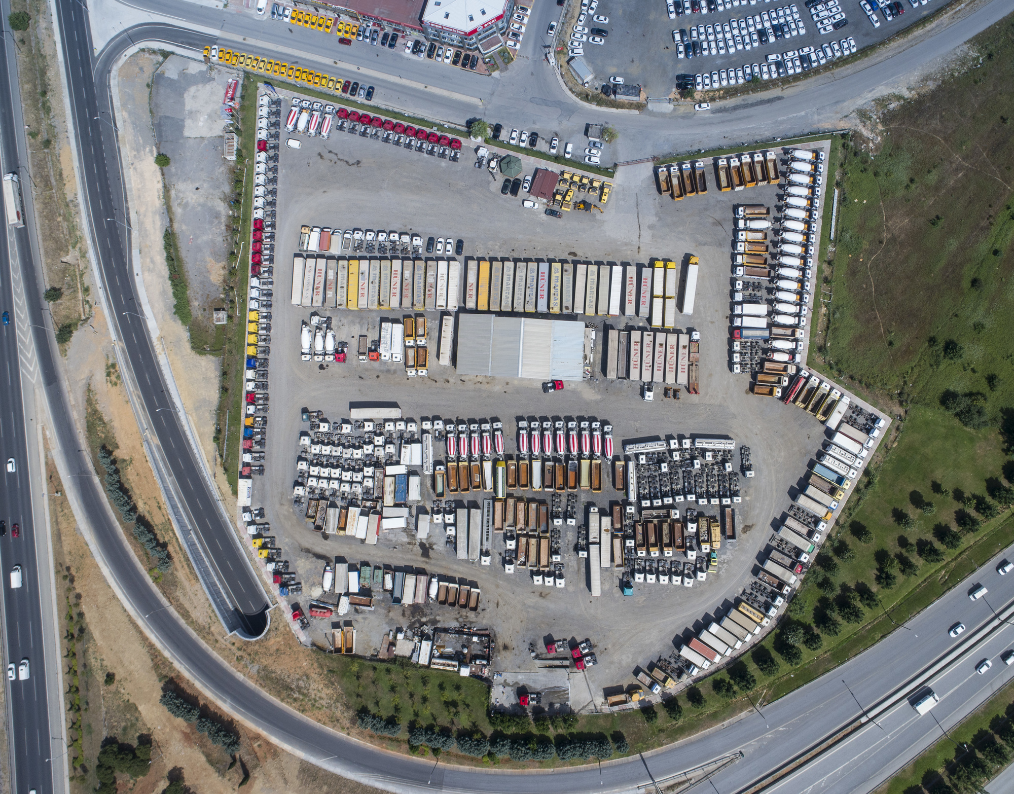 ERCAL TRUCKS undefined: picture 2