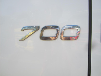 Tractor unit Volvo FH16 700: picture 4