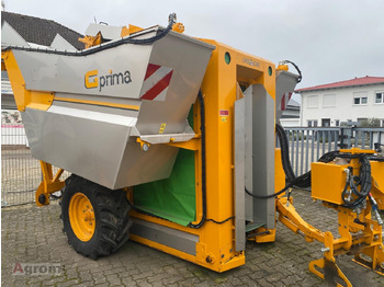 Grape harvesting machine