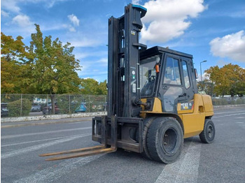 LPG forklift CATERPILLAR GP