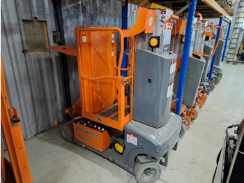 Vertical mast lift JLG