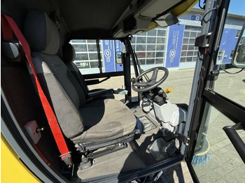 Road sweeper Johnston C202 Kleinkehrmaschine 2 M³ - 6.000 h: picture 2 Road sweeper Johnston C202 Kleinkehrmaschine 2 M³ - 6.000 h: picture 2