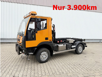 Hook lift truck
