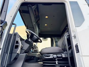 Interior photo 1: New Tipper MAN TGS 41.440 8x4 BB TGS 41.440 8x4 BB, 5x VORHANDEN