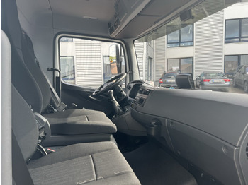 Interior photo 2: Tipper Mercedes-Benz Atego 818/23 K 4x2 Atego 818/23 K 4x2, 2x AHK, Meiller-Kipper, mehrfach Vorhanden! Interior photo 2: Tipper Mercedes-Benz Atego 818/23 K 4x2 Atego 818/23 K 4x2, 2x AHK, Meiller-Kipper, mehrfach Vorhanden!