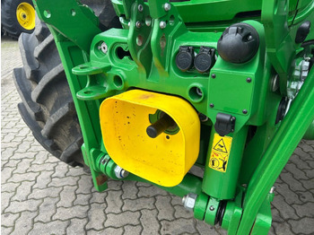Farm tractor John Deere 6R 155: picture 4