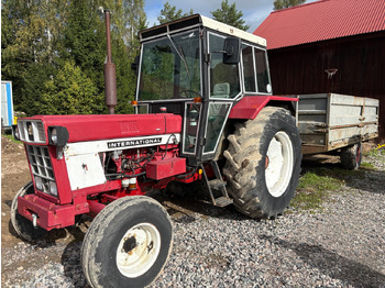 Farm tractor INTERNATIONAL