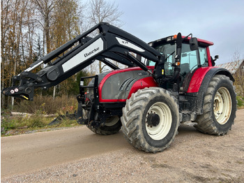 Farm tractor VALTRA T202