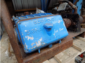 Vacuum truck