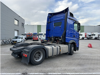 Tractor unit Mercedes-Benz Actros 1842 StreamSpace / 939 dkm / 2 Tanks / NL Truck: picture 2 Tractor unit Mercedes-Benz Actros 1842 StreamSpace / 939 dkm / 2 Tanks / NL Truck: picture 2