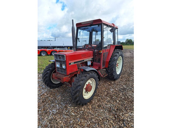 Farm tractor INTERNATIONAL