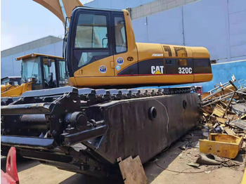 Amphibious excavator CATERPILLAR 320C: picture 2