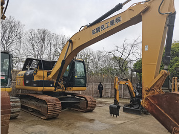 Crawler excavator CATERPILLAR 323D: picture 3