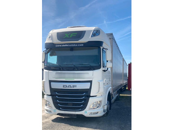Curtainsider truck DAF XF 460