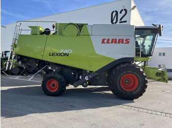 Combine harvester CLAAS Lexion 740