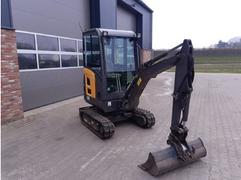 Mini excavator Volvo EC18D: picture 2