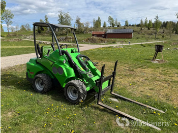 Compact loader AVANT
