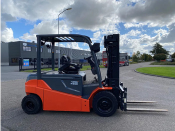 Electric forklift Toyota 8FBMT45: picture 3 Electric forklift Toyota 8FBMT45: picture 3