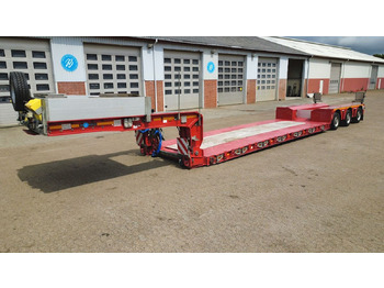 Low loader semi-trailer