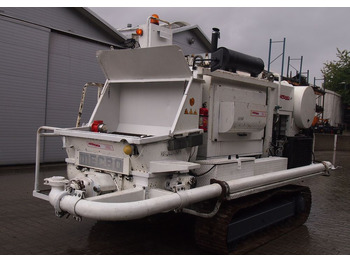 Stationary concrete pump