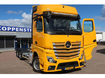 Container transporter/ Swap body truck Mercedes-Benz Actros 2642 LL Giga Space Wisselbare opbouw/chassis cabine + lift as: picture 2