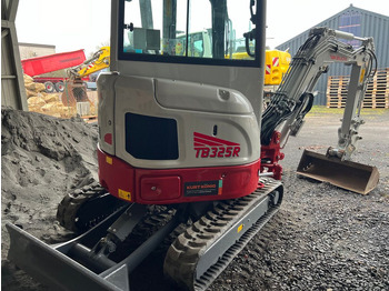 Mini excavator Takeuchi TB 325 RA - Powertilt V3: picture 3