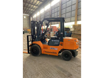 Diesel forklift TOYOTA