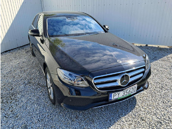 Sedan MERCEDES-BENZ
