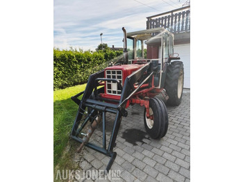 Farm tractor INTERNATIONAL