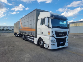 Curtainsider truck MAN TGX 26.440