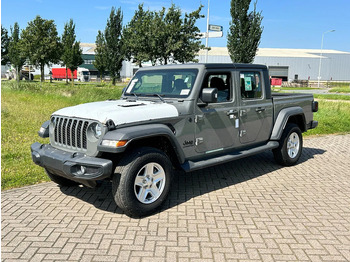 Pickup truck