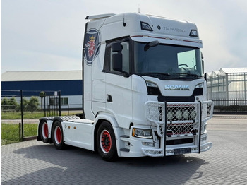 Tractor unit SCANIA S 580