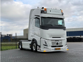 Tractor unit VOLVO FH13 460