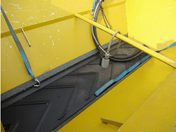 Sand/ Salt spreader NIDO STRATOS B08-24 VAXN Zoutstrooier HYDRO 0,8M3 Salzstreuer: picture 5 Sand/ Salt spreader NIDO STRATOS B08-24 VAXN Zoutstrooier HYDRO 0,8M3 Salzstreuer: picture 5