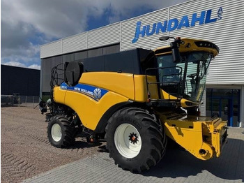 Combine harvester NEW HOLLAND CR series