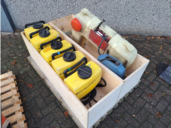 Leasing of  Set Spuitapparatuur: 5x Rugspuit, 2x Duwspuit, 2 Vul-/Spoelmachines, 1x Mantis UVL Spuit Installatie Set Spuitapparatuur: 5x Rugspuit, 2x Duwspuit, 2 Vul-/Spoelmachines, 1x Mantis UVL Spuit Installatie: picture 4