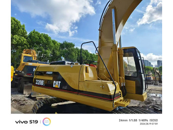 Crawler excavator CATERPILLAR 320BL: picture 4