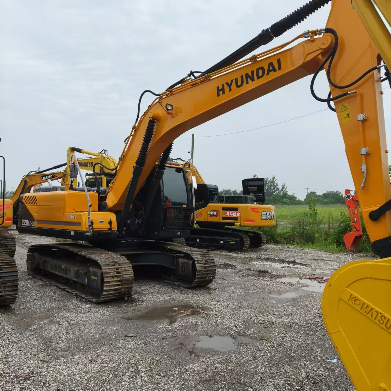 Crawler excavator HYUNDAI R220LC-9S: picture 3