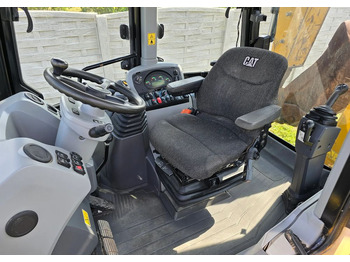 Backhoe loader Caterpillar: picture 3