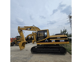 Crawler excavator CATERPILLAR 320BL: picture 2