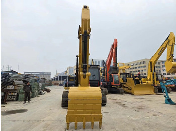 Crawler excavator Caterpillar 320D2: picture 4