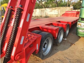 Low loader semi-trailer