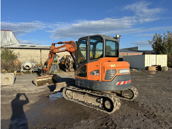 Mini excavator DOOSAN DX63-3: picture 2