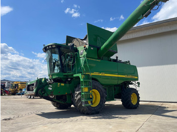 Combine harvester JOHN DEERE