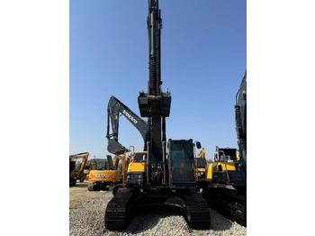 Crawler excavator VOLVO EC240: picture 3